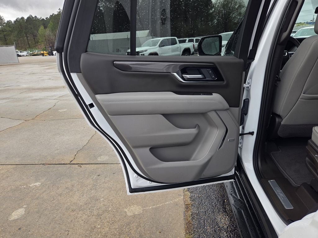 2025 GMC Yukon Elevation