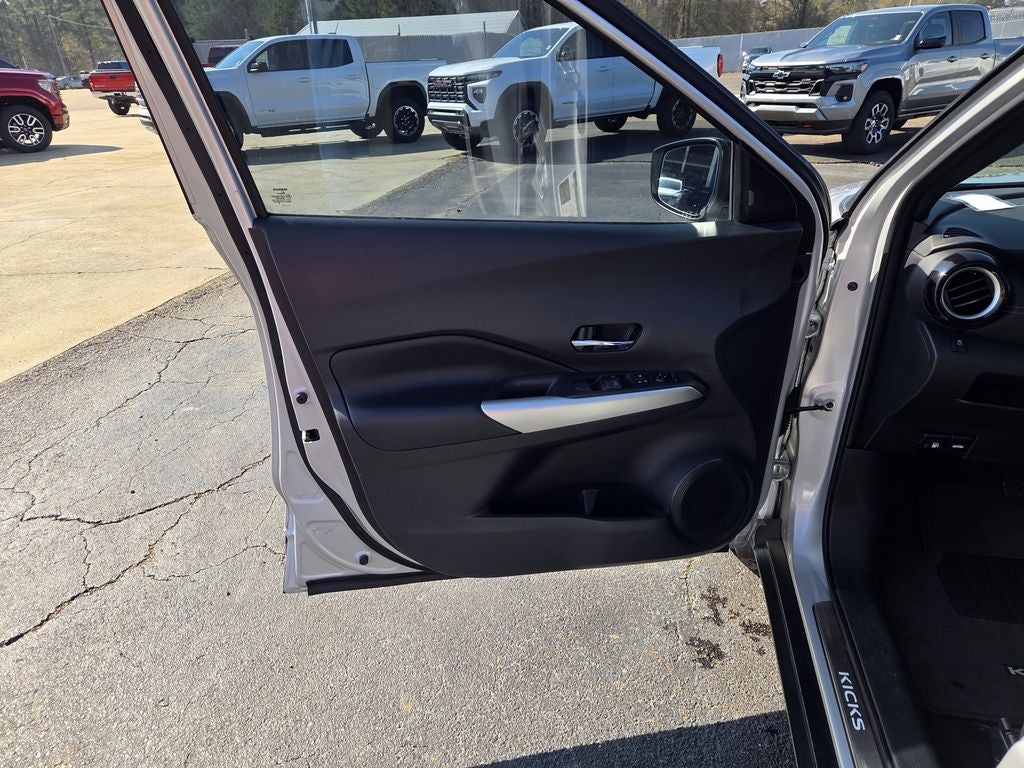 2019 Nissan Kicks SR