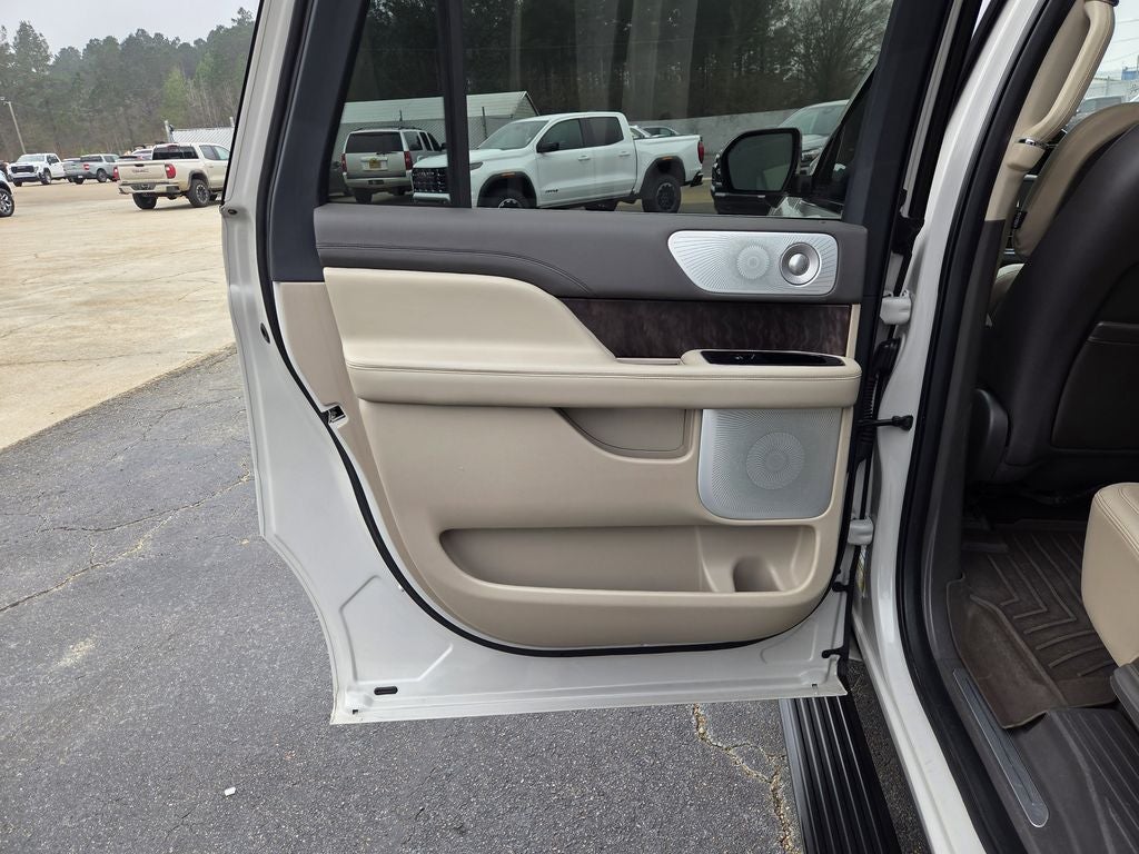 2022 Lincoln Navigator L Reserve